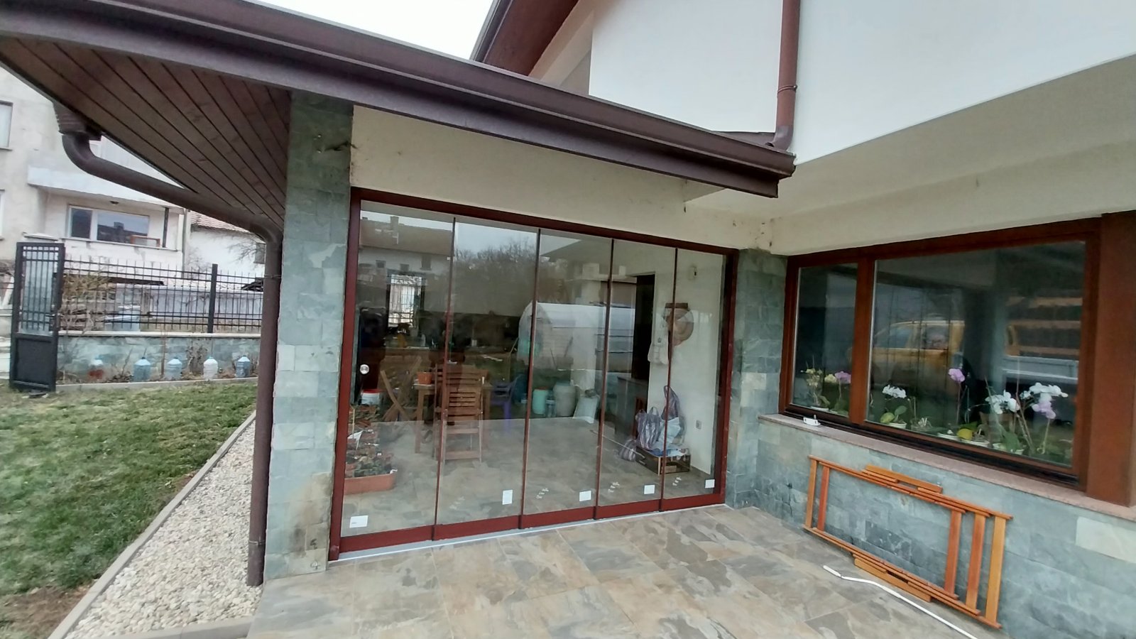 Безпрофилно остъкляване с петорна релса — тераса, двор